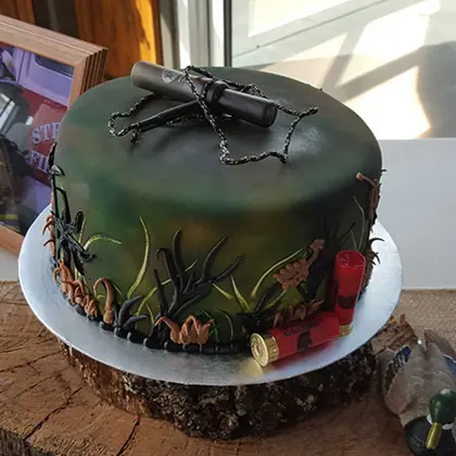 A camo hunting cake