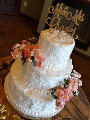 Textured round tiers with pink flowers