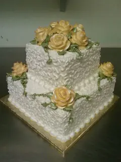 Square cake with yellow roses
